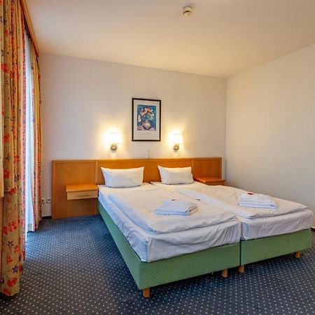 Hotel Rostock West Im "Kritzmow Park" Dış mekan fotoğraf